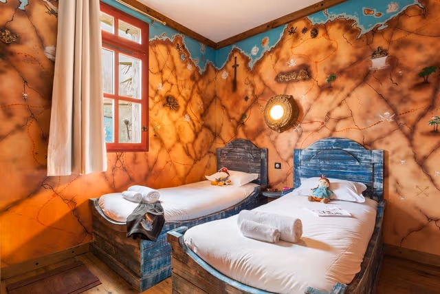 Suite "Boucaniers" 6 people (2 rooms and a sofa bed in the living room)