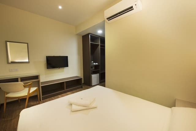 Superior Double Room, 1 Queen Bed, No Windows