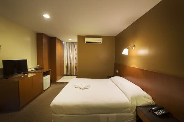Deluxe Double Room, 1 Queen Bed, City View