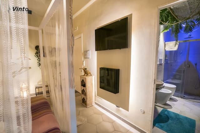 Deluxe Double Room, 1 King Bed, Private Bathroom