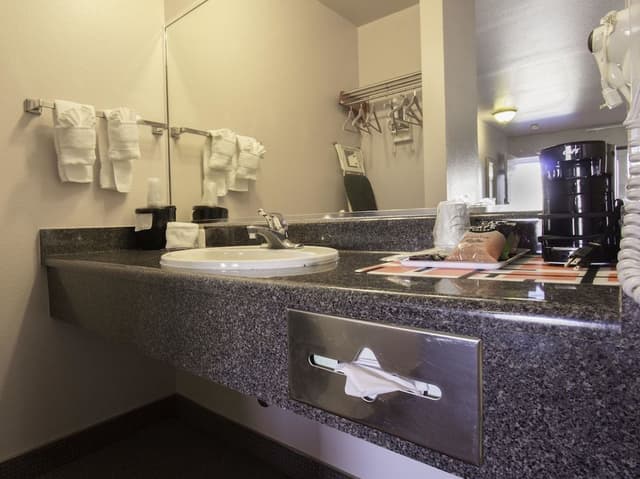 Junior Single Room (King)