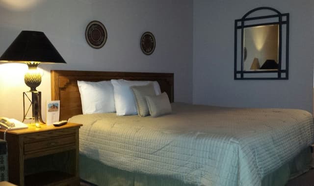 Deluxe Room, 1 King Bed, Mountain View