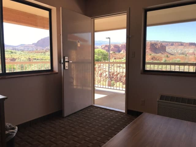 Junior Single Room (King)