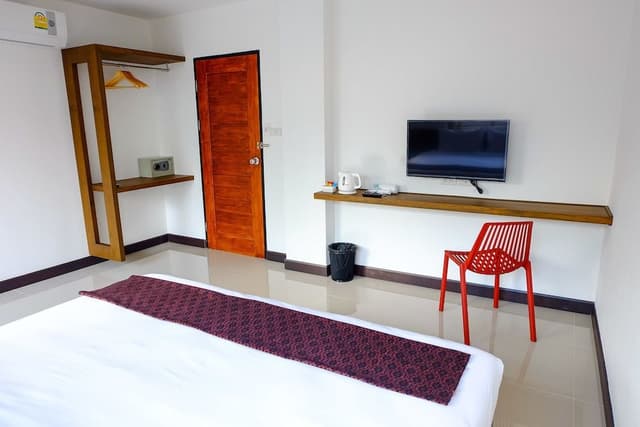 Deluxe Double Room, 1 King Bed, Non Smoking, Hill View