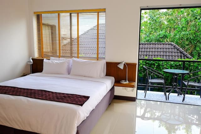 Deluxe Double Room, 1 King Bed, Non Smoking, Hill View