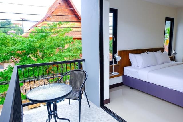 Deluxe Double Room, 1 King Bed, Non Smoking, Hill View