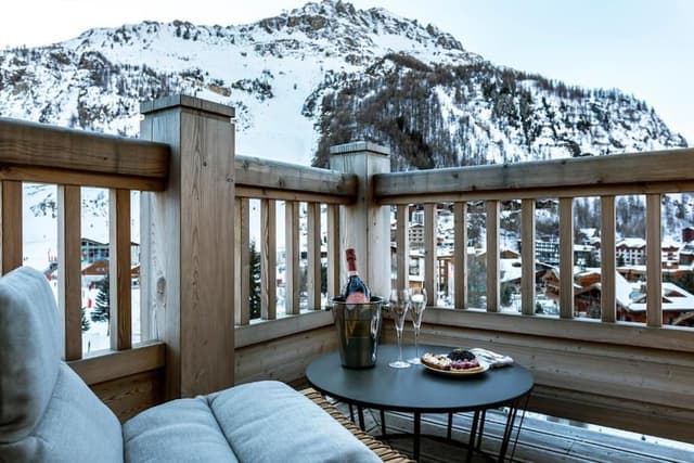Suite, Slope View