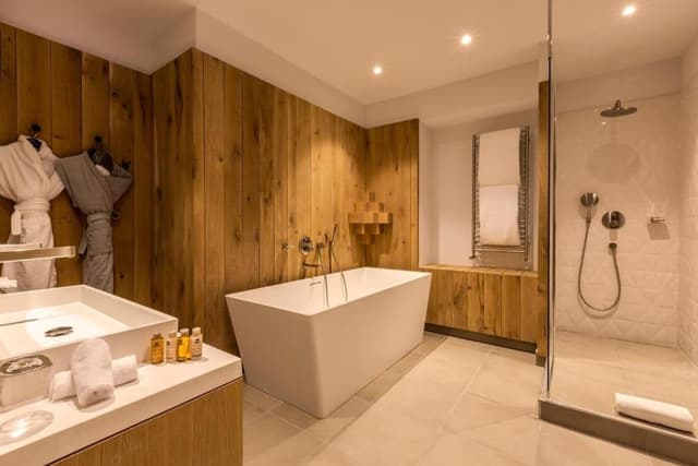Suite, Slope View