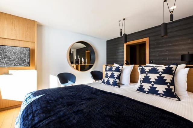Suite, Slope View