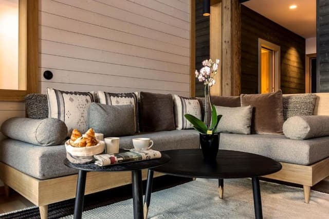 Suite, Slope View