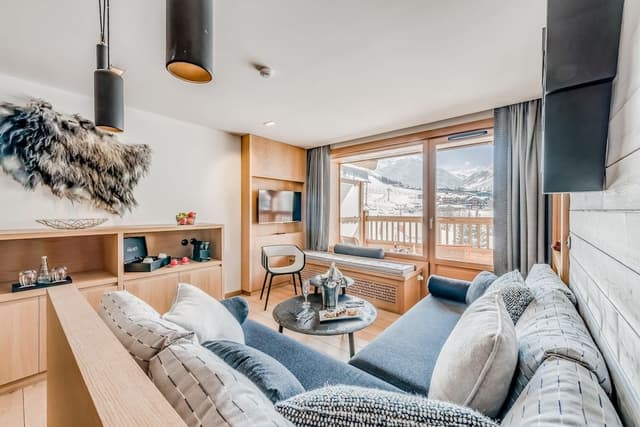 Suite, Slope View