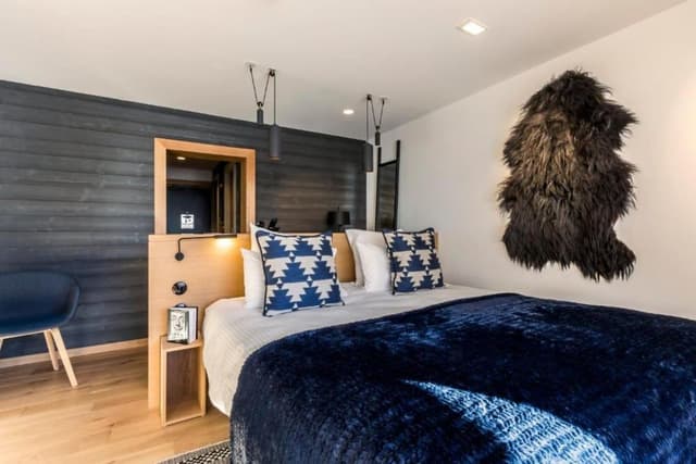 Suite, Slope View
