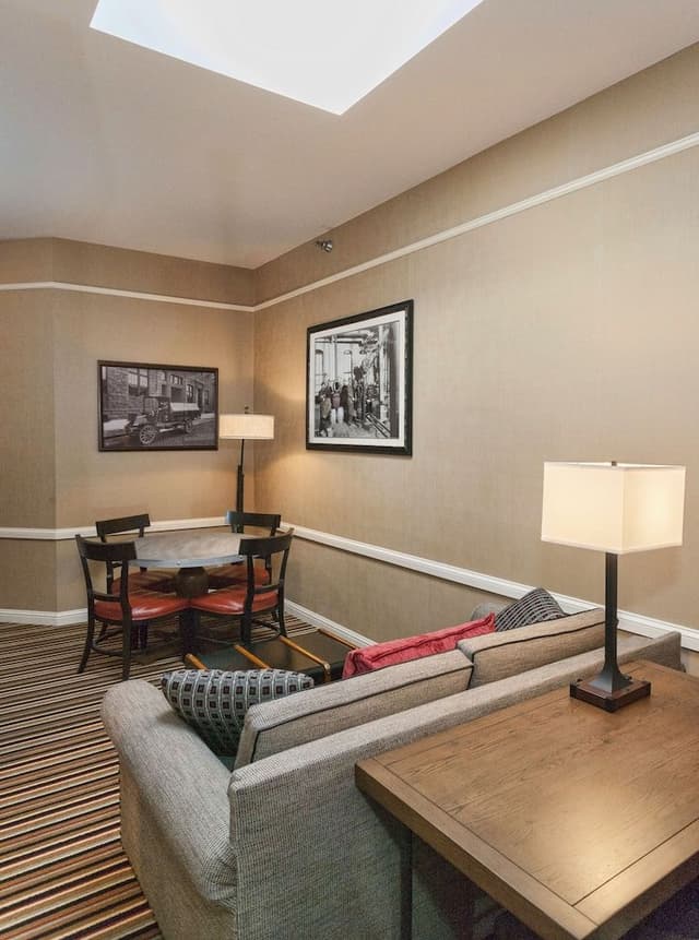 Superior Suite, 1 King Bed with Sofa bed, Jetted Tub, Lake View