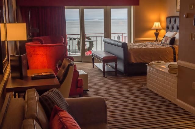 Superior Suite, 1 King Bed with Sofa bed, Jetted Tub, Lake View