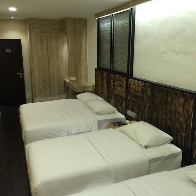 Super Family Room, No Window