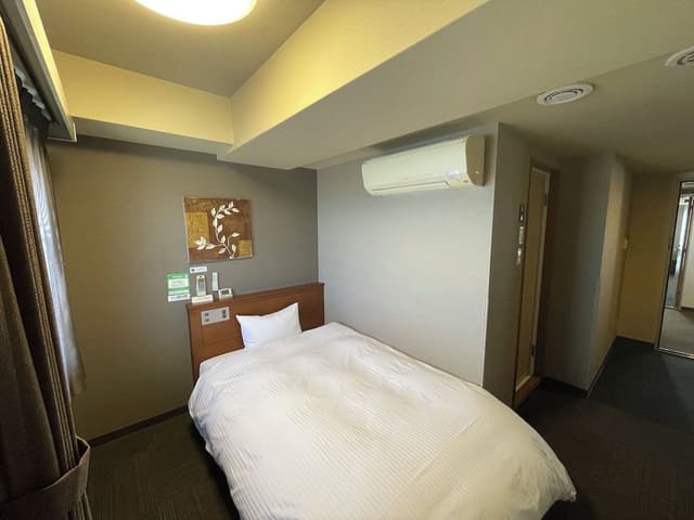 Single Room A, Smoking
