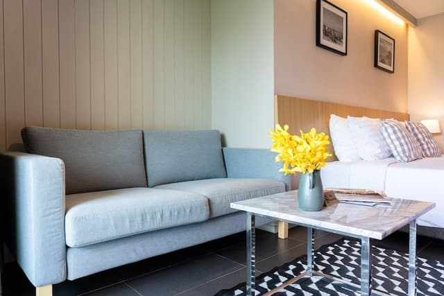 Premier Room, 1 King Bed, Balcony