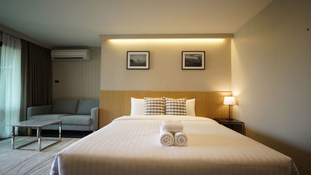 Premier Room, 1 King Bed, Balcony