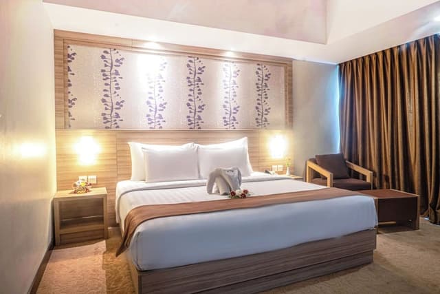 Business Suite Room