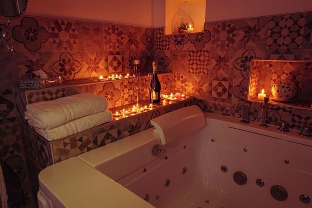 Romantic Suite, 1 King Bed, Hot Tub
