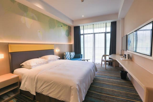Standard Room, 1 King Bed, Balcony, River View