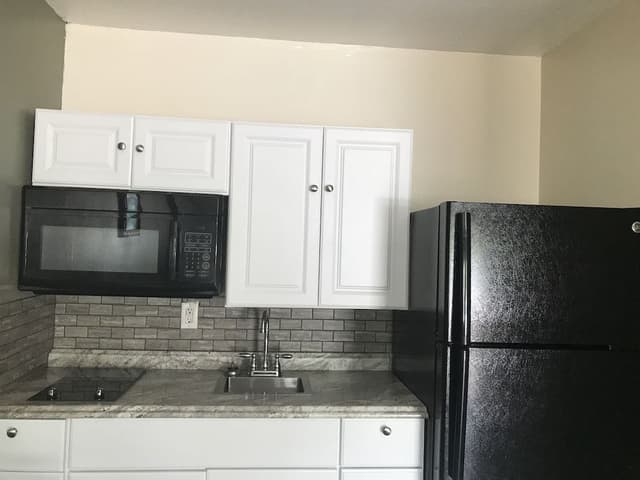 Standard Studio, 1 King Bed, Non Smoking, Kitchenette