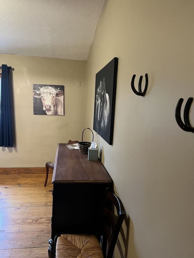 1 King Suite