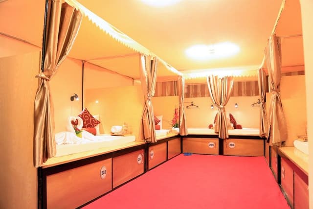 Like 8 Bed Female Dorm