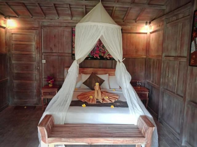 Wooden One-Bedroom Cottage with Rice Field View