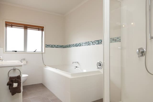 Suite, 3 Bedrooms, Jetted Tub