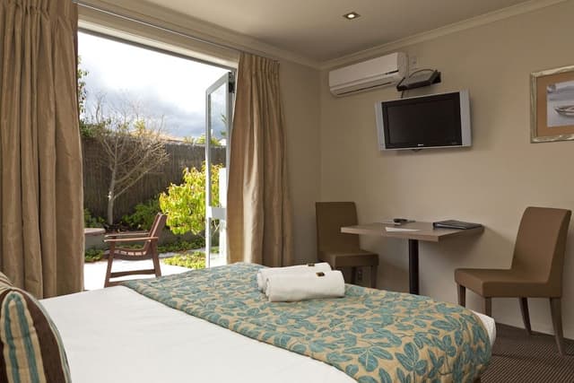 Suite, 3 Bedrooms, Jetted Tub