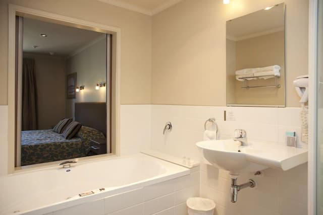 Studio, Jetted Tub, Lake View