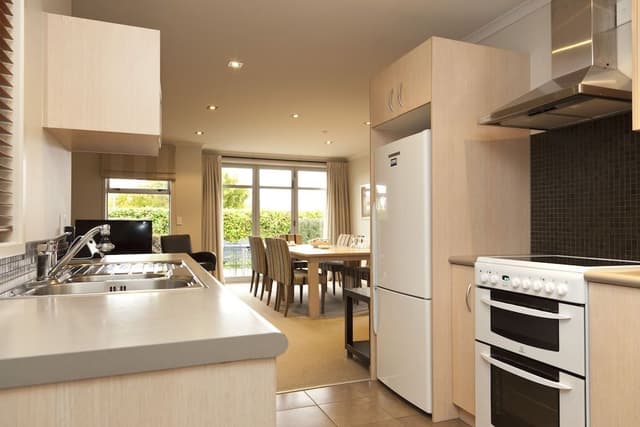Suite, 3 Bedrooms, Jetted Tub