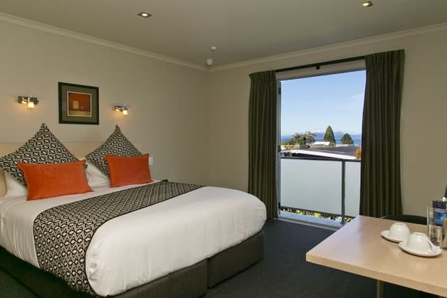 Studio, Jetted Tub, Lake View