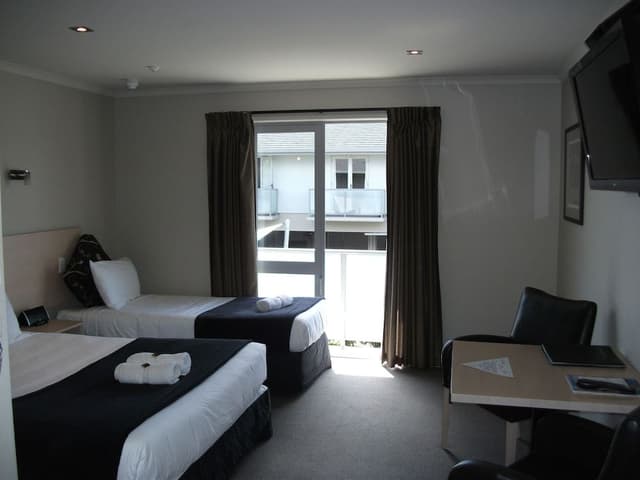 Triple Room, Jetted Tub
