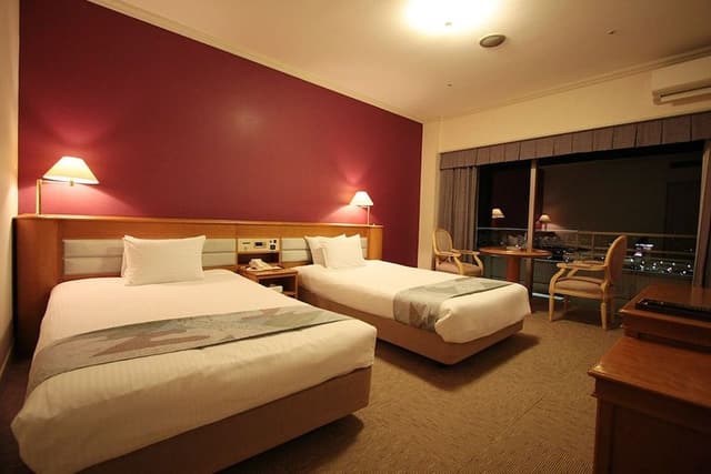 Corner Suite Room