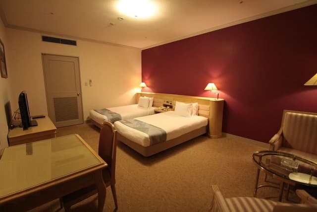 Corner Suite Room