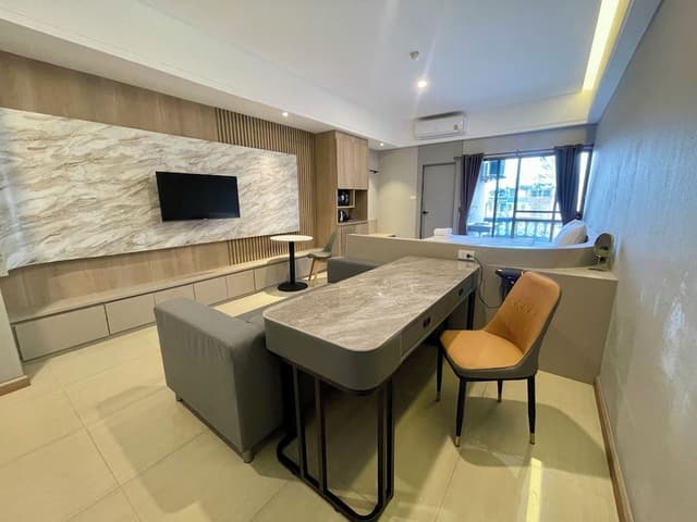 Signature Studio