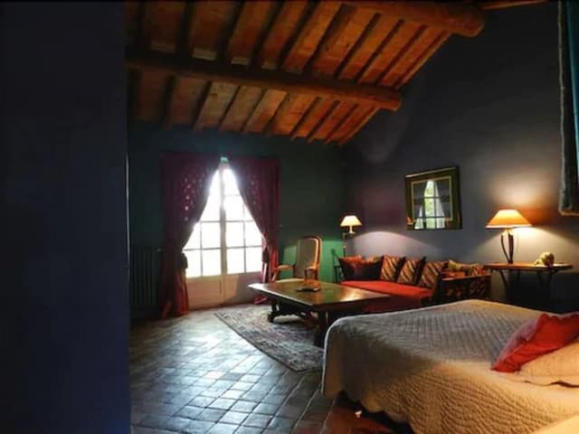 Triple Room (Mistral)