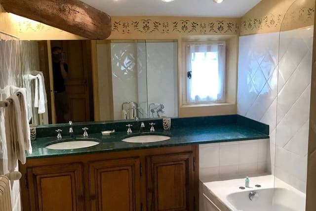Triple Room (Mistral)