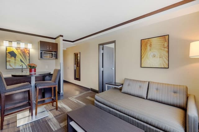 Suite, 1 King Bed, Non Smoking, Kitchenette