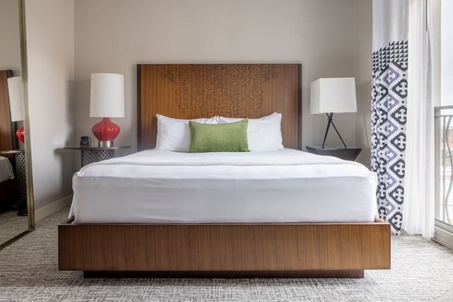 Suite, 1 King Bed, Accessible, Non Smoking