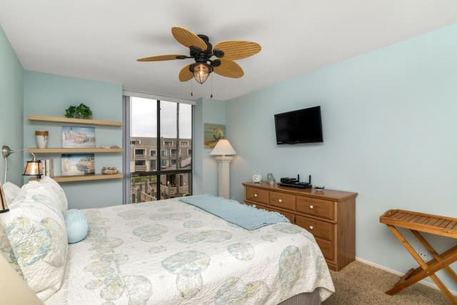 House, 1 King Bed with Sofa bed (Paradise Found)