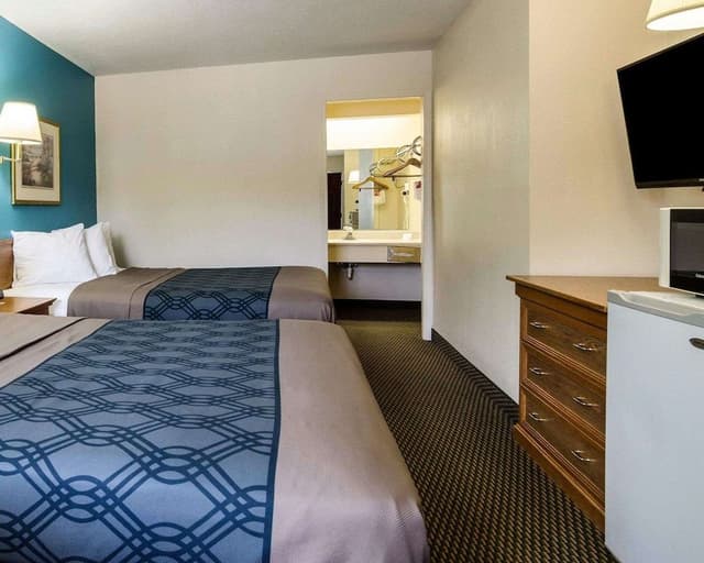 Standard Room, 2 Queen Beds, Non Smoking