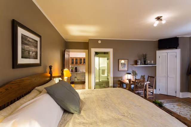 Room, Patio (Burt Room with Steam Shower)