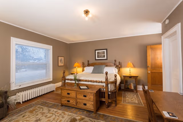Room, Patio (Burt Room with Steam Shower)