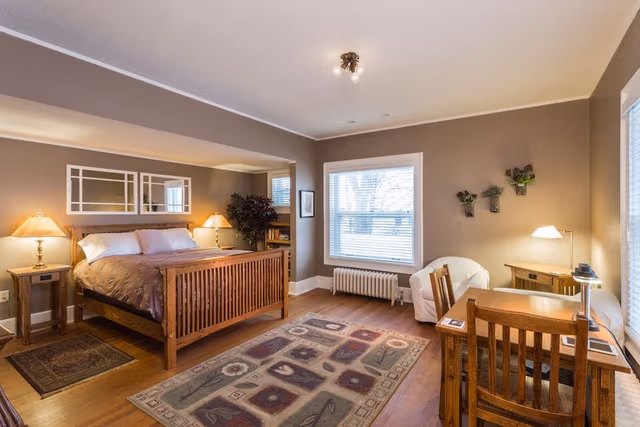 Room, 1 Queen Bed, Private Bathroom (Falhlgren Room with Steam Shower)