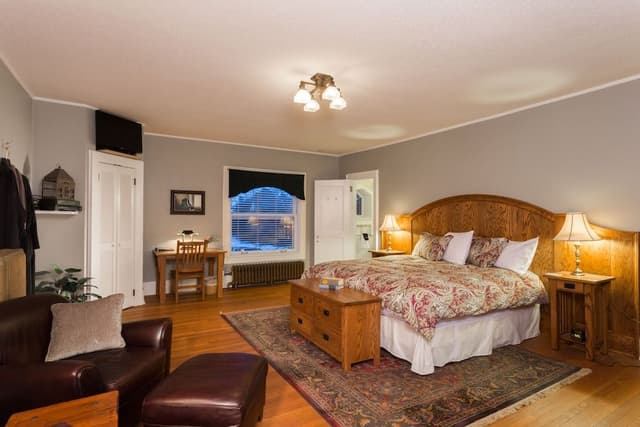 Room, 1 King Bed, Fireplace (Sheldon Room with Steam Shower)