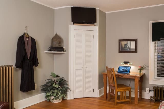 Room, 1 King Bed, Fireplace (Sheldon Room with Steam Shower)