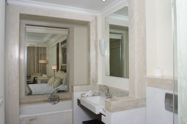 Deluxe Room, 2 Twin Beds, City View
